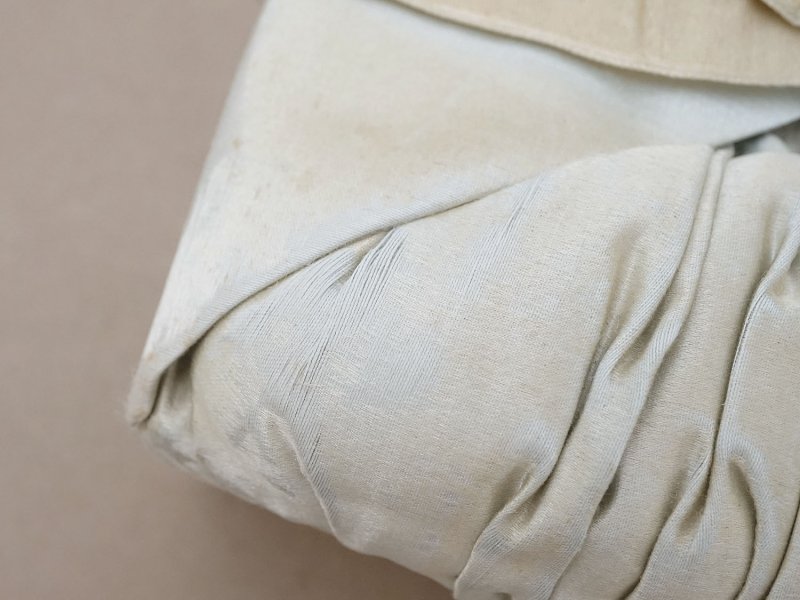 画像3: 19世紀 アンティーク ナポレオン3世時代 大きなリボンが結ばれたお菓子箱 パウダーグリーンのシルクサテン チョコレートボックス