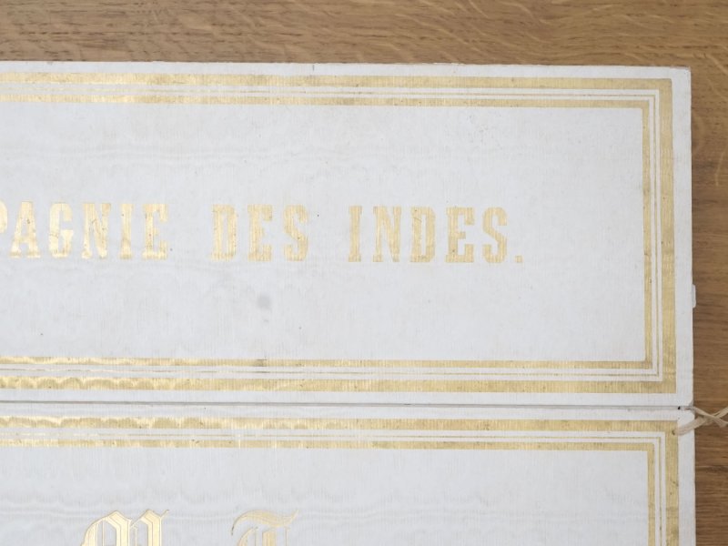 画像4: 19世紀末 アンティーク モノグラム入り シルクショールの大きな紙箱 CAMPANIE DES INDES