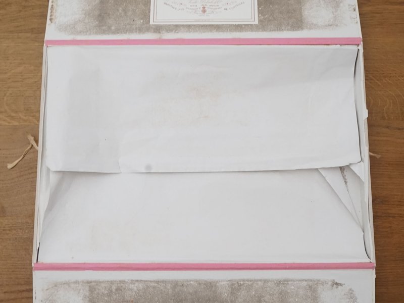 画像13: 19世紀末 アンティーク モノグラム入り シルクショールの大きな紙箱 CAMPANIE DES INDES