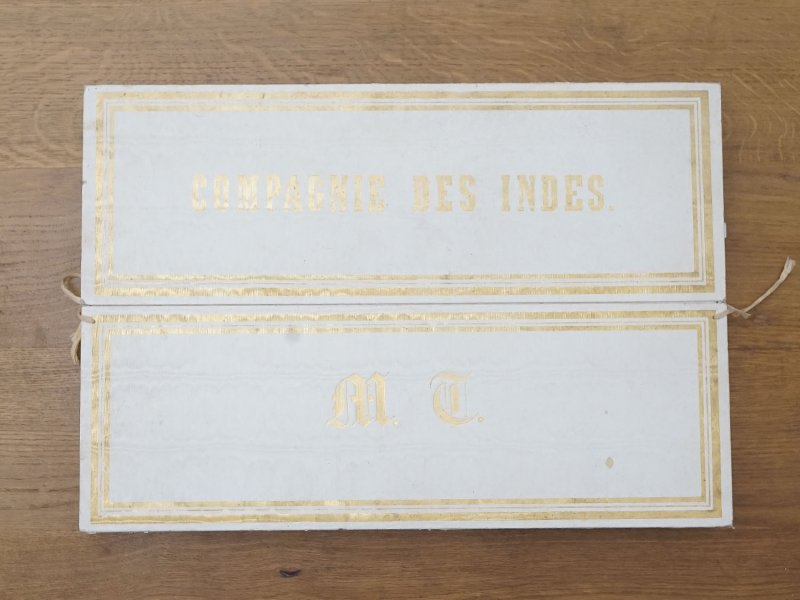 画像2: 19世紀末 アンティーク モノグラム入り シルクショールの大きな紙箱 CAMPANIE DES INDES