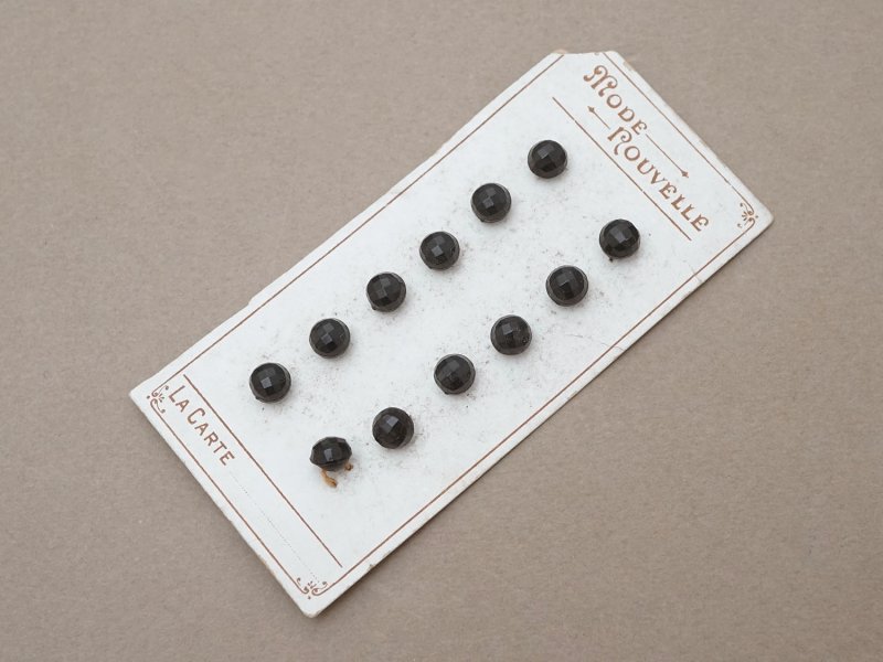 画像2: アンティーク 極小 7mm フレンチジェットのボタン 12ピース