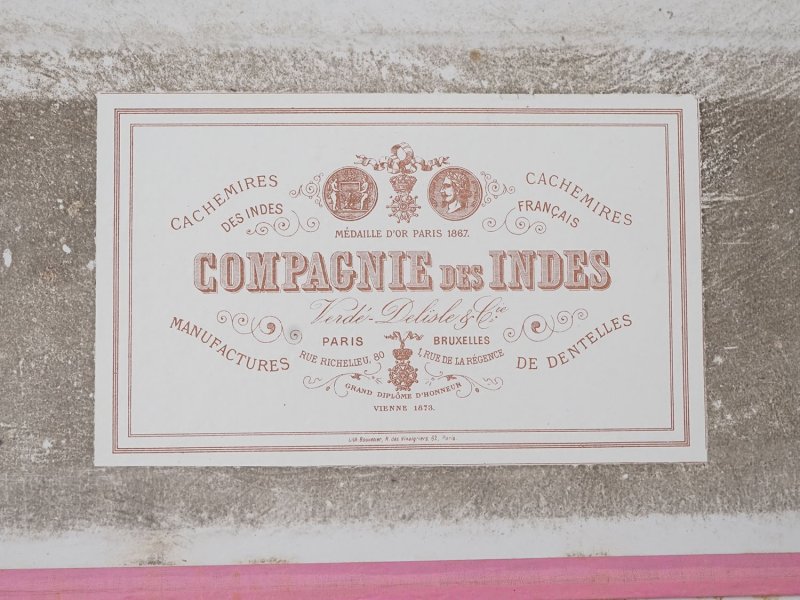 画像12: 19世紀末 アンティーク モノグラム入り シルクショールの大きな紙箱 CAMPANIE DES INDES