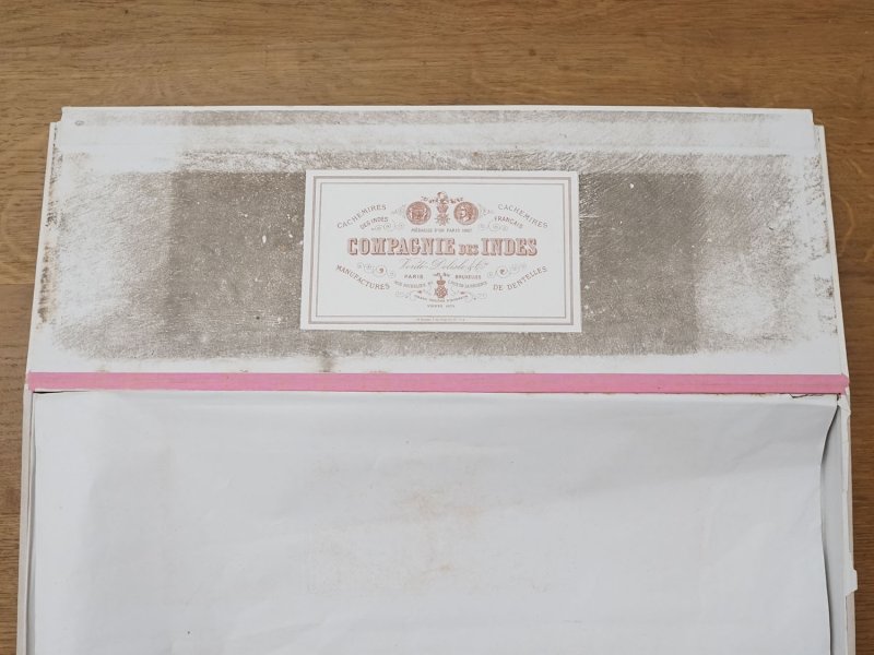 画像11: 19世紀末 アンティーク モノグラム入り シルクショールの大きな紙箱 CAMPANIE DES INDES