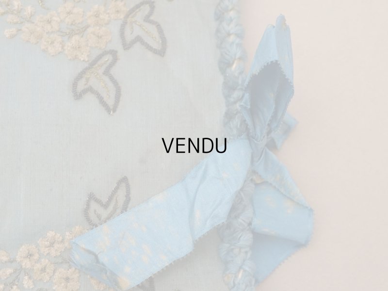 画像3: ＊蚤の市＊アンティーク シルク製 ハンキーケース モノグラム＆花刺繍 ハンカチ用ポシェット グレイッシュブルー