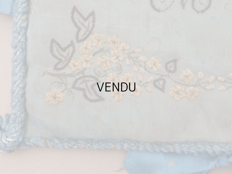 画像4: ＊蚤の市＊アンティーク シルク製 ハンキーケース モノグラム＆花刺繍 ハンカチ用ポシェット グレイッシュブルー