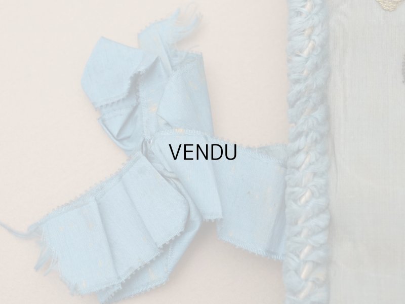 画像2: ＊蚤の市＊アンティーク シルク製 ハンキーケース モノグラム＆花刺繍 ハンカチ用ポシェット グレイッシュブルー