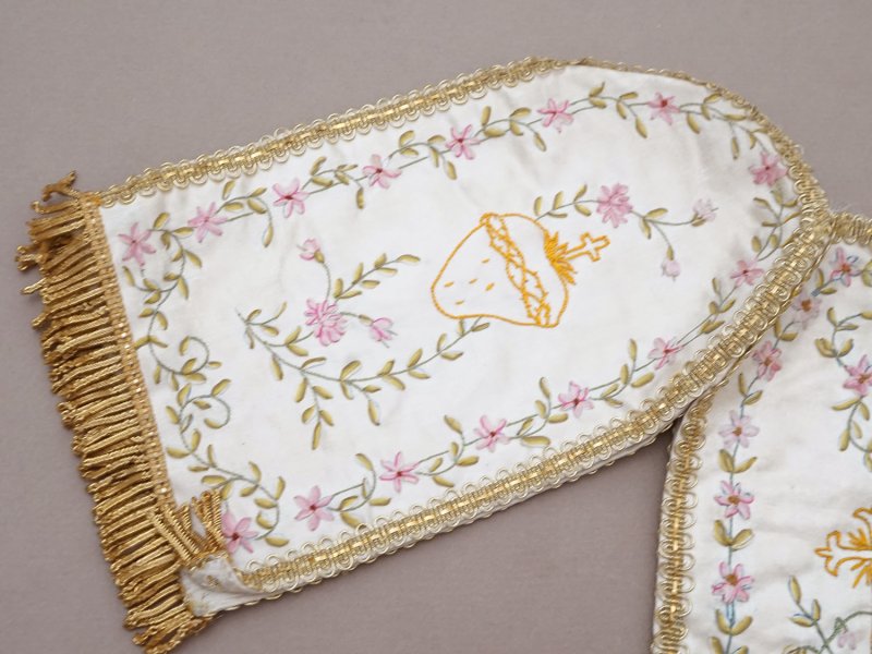 画像3: 19世紀末 アンティーク リボン刺繍 教会の装飾 聖杯のカバー 