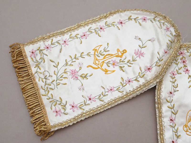 画像6: 19世紀末 アンティーク リボン刺繍 教会の装飾 聖杯のカバー 