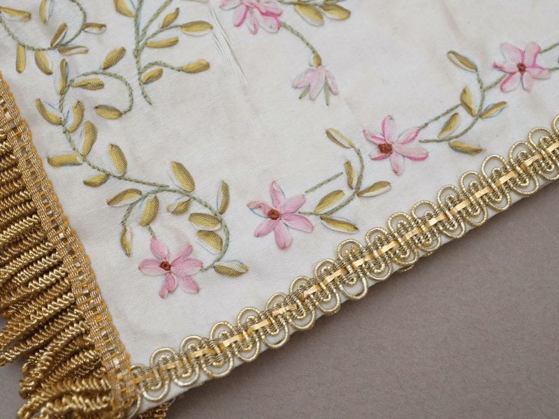 画像8: 19世紀末 アンティーク リボン刺繍 教会の装飾 聖杯のカバー 
