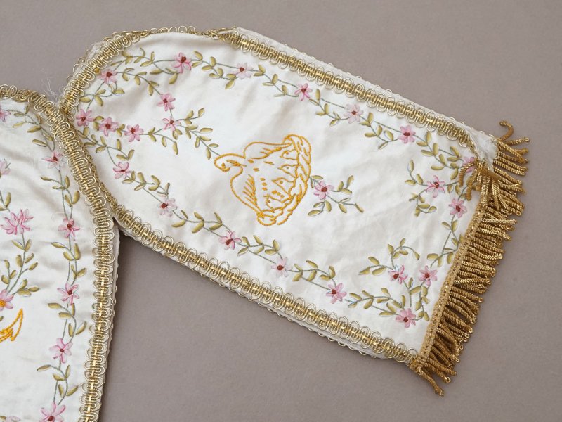 画像7: 19世紀末 アンティーク リボン刺繍 教会の装飾 聖杯のカバー 