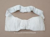 アンティーク 少女のドレス用  パウダーブルーのシルクのリボン 
