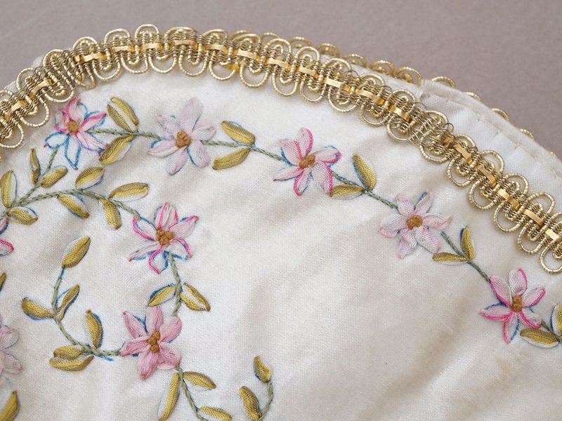 画像10: 19世紀末 アンティーク リボン刺繍 教会の装飾 聖杯のカバー 