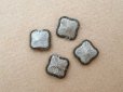 画像2: 19世紀 アンティーク シルク製 小さなくるみボタン グレイ 10mm 4ピースのセット (2)