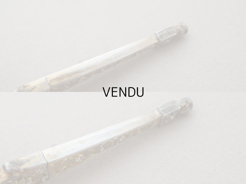 画像5: 19世紀末 アンティーク ヴェルメイユ製  薔薇模様 ニードルケース&目打ち＆紐通しのセット