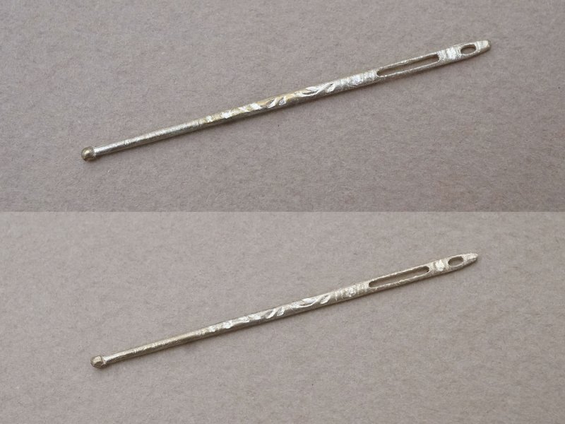 画像12: 19世紀末 アンティーク ヴェルメイユ製  薔薇模様 ニードルケース&目打ち＆紐通しのセット