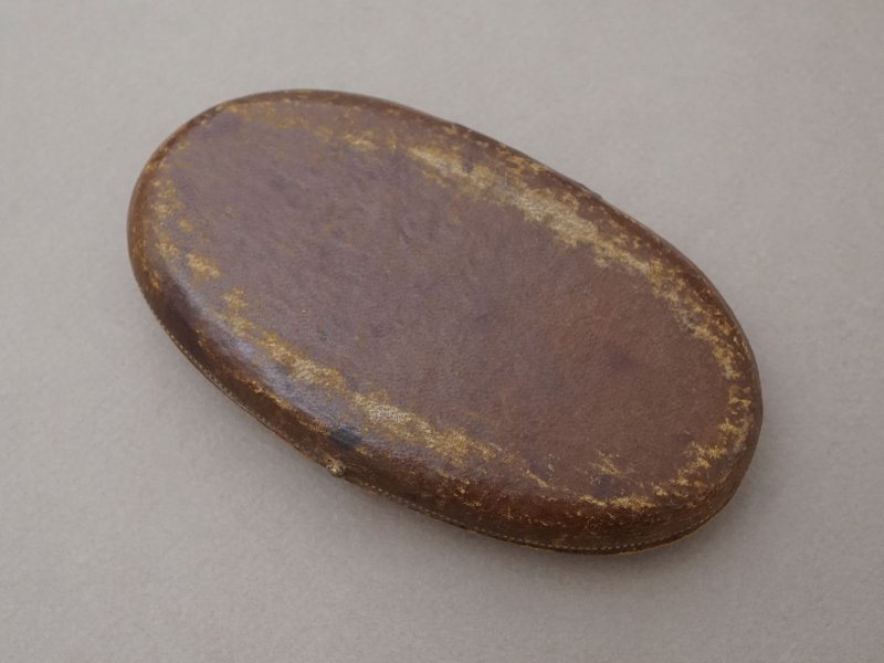 画像14: 19世紀末 アンティーク ヴェルメイユ製  薔薇模様 ニードルケース&目打ち＆紐通しのセット