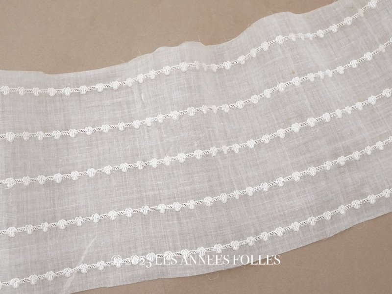 画像1: ＊蚤の市＊アンティーク  コットンオーガンジー リーフ柄の刺繍入り ファブリック 0.9m 18cm幅