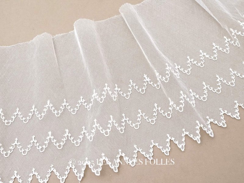 画像1: アンティーク  刺繍入り 幅広 チュールレース 幅24cm