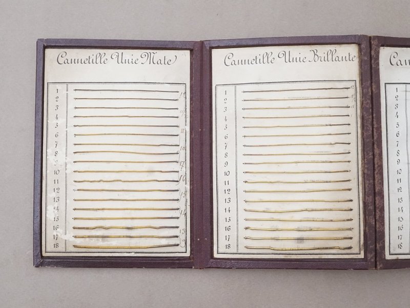 画像4: 19世紀末 アンティーク カンヌティーユのサンプラー 金の刺繍糸