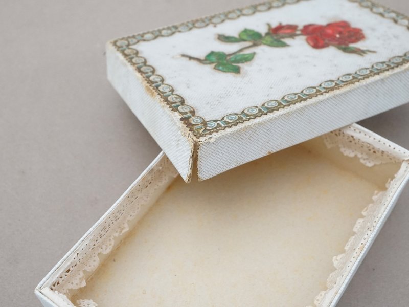 画像3: ＊蚤の市＊19世紀 アンティーク レースペーパー付き 紙箱 薔薇