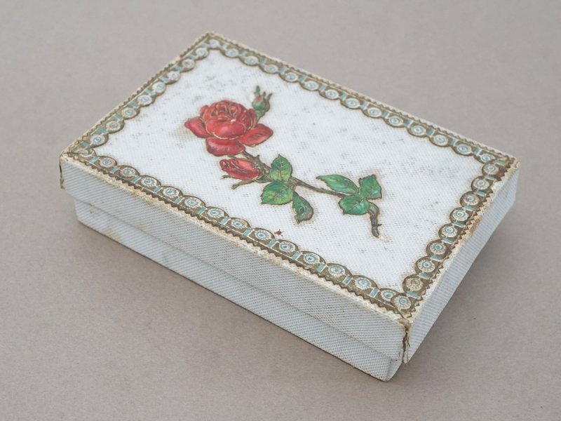 画像5: ＊蚤の市＊19世紀 アンティーク レースペーパー付き 紙箱 薔薇