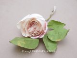 アンティーク パウダーピンクの薔薇の布花 クウォーターロゼット咲き