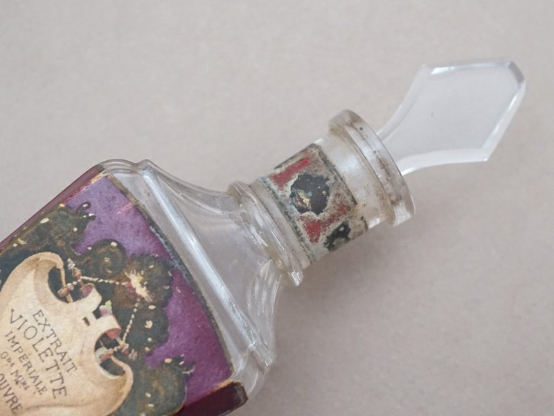 画像5: 19世紀末 アンティーク 菫のガーランド パフュームボトル 香水瓶 EXTRAIT VIOLETTE IMPERIALE - GRANDS MAGASINS DU LOUVRE PARIS -