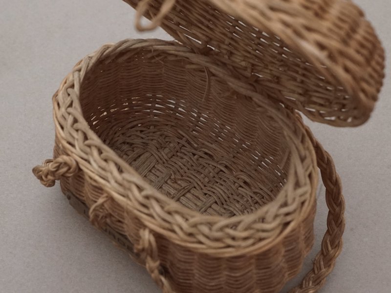 画像8: アンティーク ドール用 パニエ LOURDES ルルドの泉のプレート付