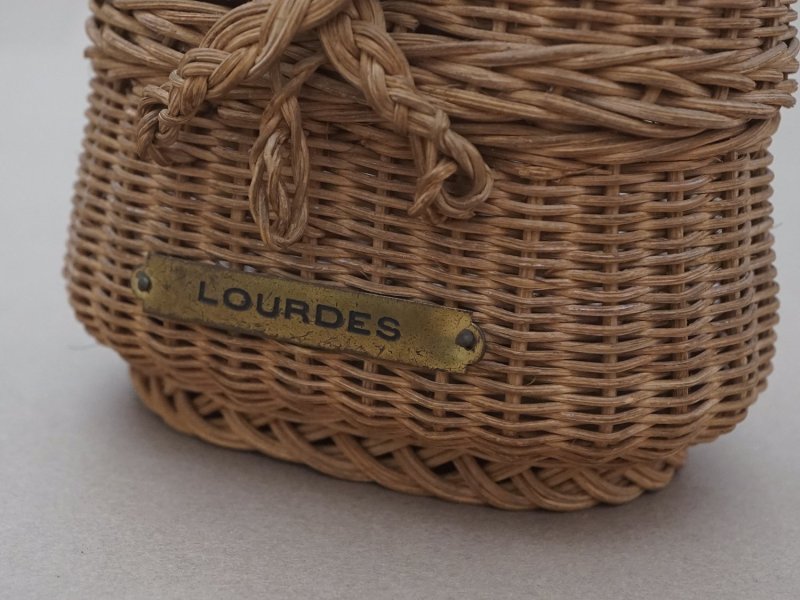 画像6: アンティーク ドール用 パニエ LOURDES ルルドの泉のプレート付