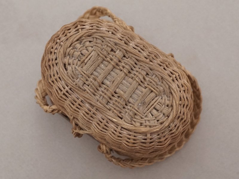 画像5: アンティーク ドール用 パニエ LOURDES ルルドの泉のプレート付