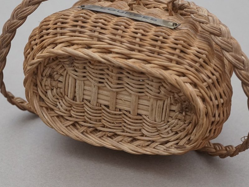 画像9: アンティーク ドール用 パニエ LOURDES ルルドの泉のプレート付