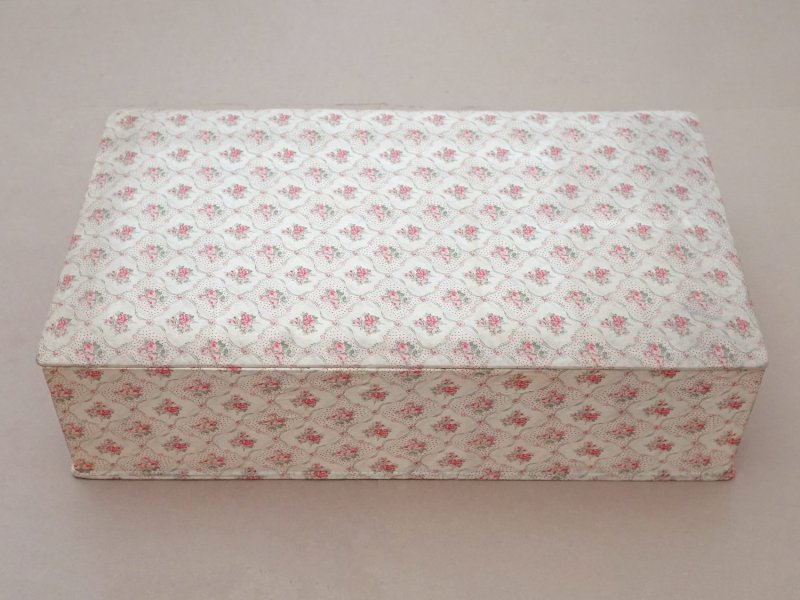 画像2: アンティーク ピンクの薔薇模様 大きなカルトナージュボックス  54.3×31.3×13.6cm