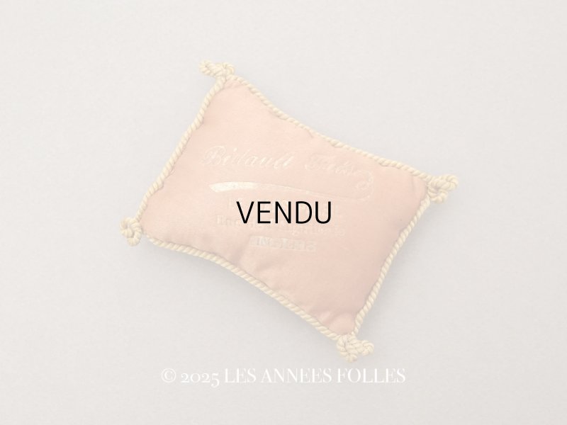 画像1: アンティーク  シルク製 小さなクッション  - BIDAULT FILS -