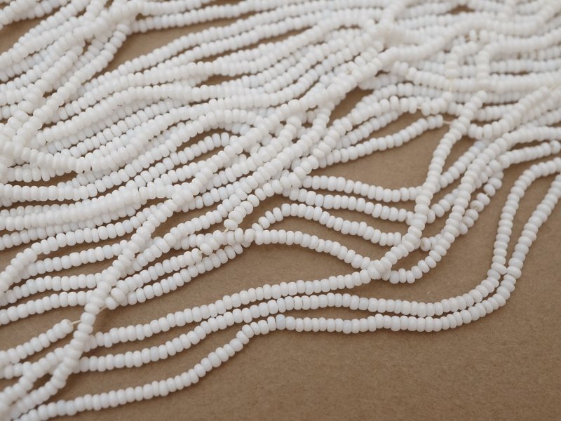 画像2: アンティーク シードビーズ ホワイト 1cm=11粒 90g キャビアビーズ マイクロビーズ