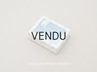 アンティーク とても小さなエパングルケース ガラスの蓋の紙箱 - GRANDES MAGASINS DU PRINTEMPS -
