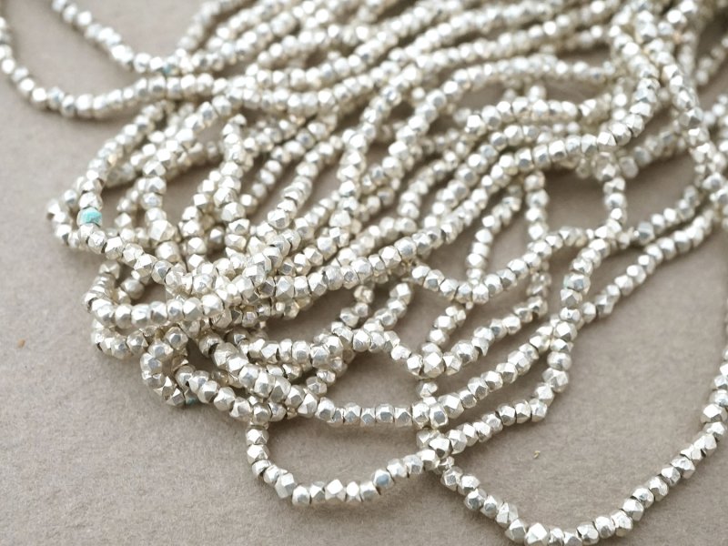 画像6: 【セール対象外】【クーポン対象外】アンティーク メタルビーズ 極小 カット入り ホワイトシルバー メタル製 ビーズ P6