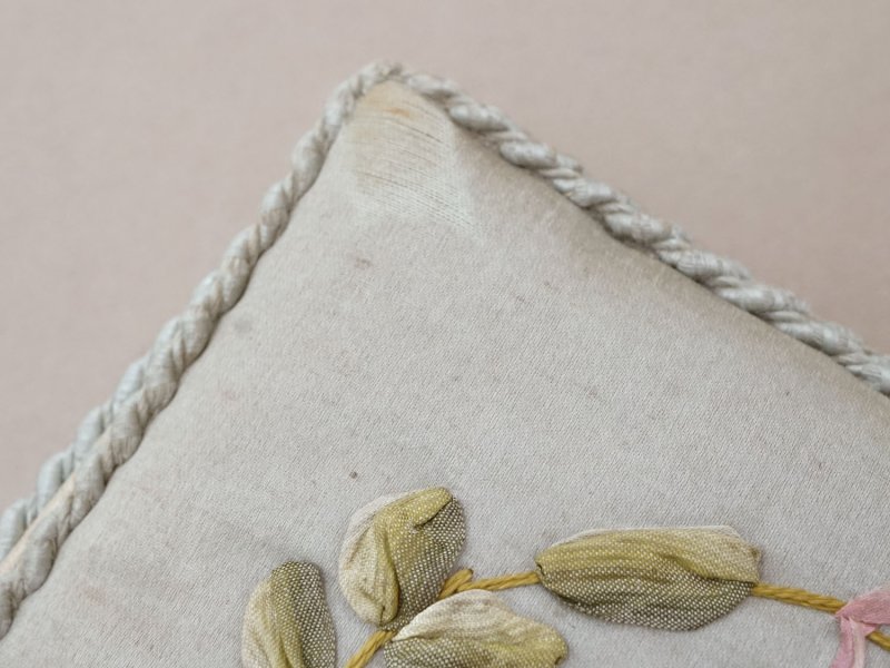 画像14: アンティーク リボン刺繍 パウダーブルーのシルクボックス 