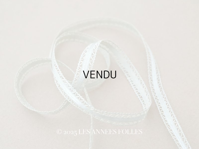 画像1: アンティーク シルク製 サテンリボン 透かし柄 76cm パウダーブルーグリーン