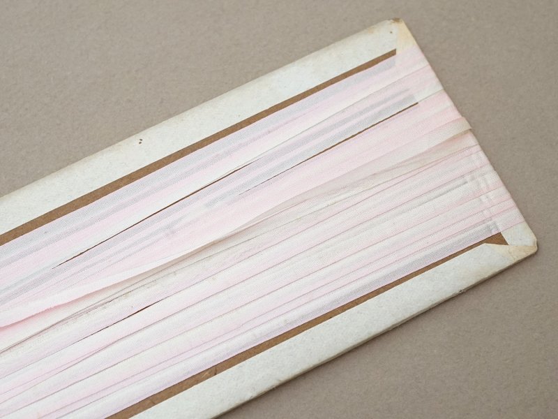 画像4: アンティーク  リボン刺繍 & ロココトリム用 シルク製 リボン パウダーピンクのグラデーション 3mm幅 