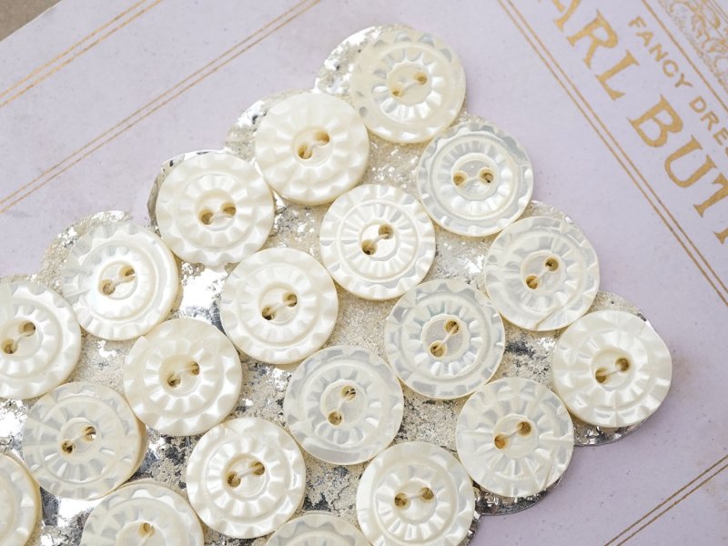 画像9: アンティーク カット入り シェルボタン 11mm 24ピース 