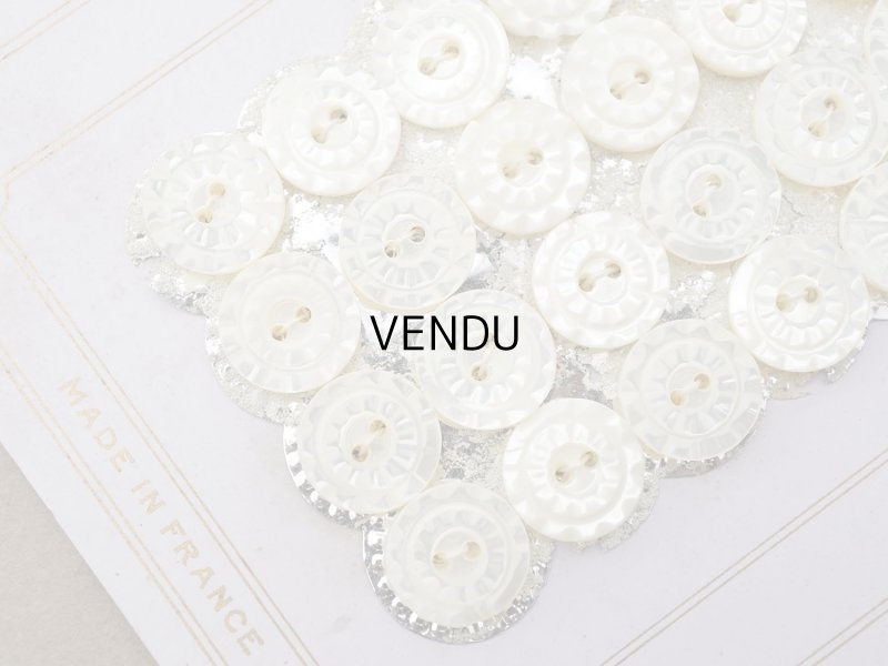 画像10: ＊蚤の市＊アンティーク カット入り シェルボタン 11mm 24ピース 