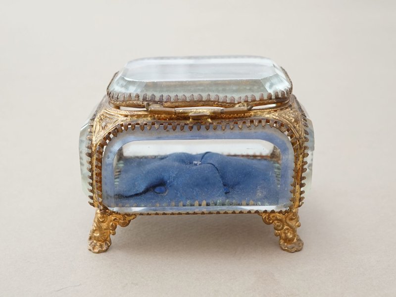 画像4: アンティーク ジュエリーボックス スモーキーブルーのシルククッション 