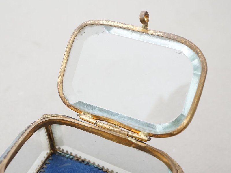 画像8: アンティーク ジュエリーボックス スモーキーブルーのシルククッション 