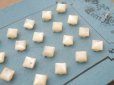 画像3: アンティーク カット入り シェルボタン 立体的なダイヤ型 スタッズ型 6mm 24ピース パールホワイト (3)