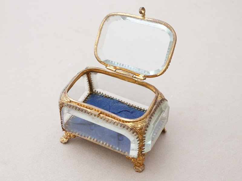 画像7: アンティーク ジュエリーボックス スモーキーブルーのシルククッション 