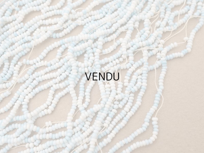 画像2: アンティーク シードビーズ ブルー&ホワイトのグラデーション 1cm=11.5粒 キャビアビーズ マイクロビーズ 76〜77g