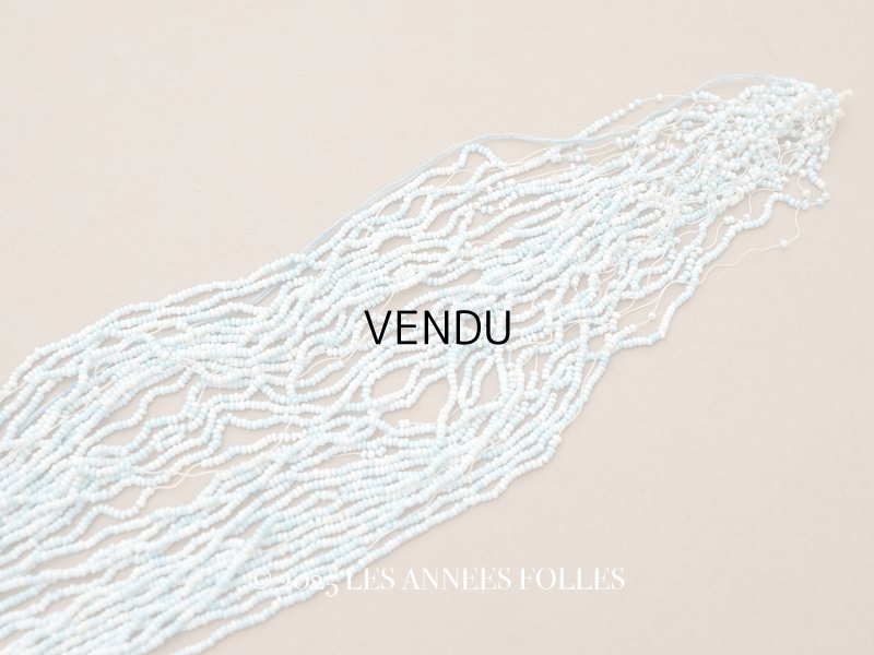 画像1: アンティーク シードビーズ ブルー&ホワイトのグラデーション 1cm=11.5粒 キャビアビーズ マイクロビーズ 76〜77g