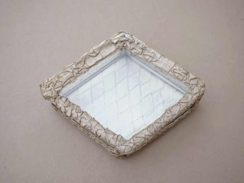 画像4: アンティーク リボンワークのジュエリーボックス スモーキーパウダーブルー ガラスケース