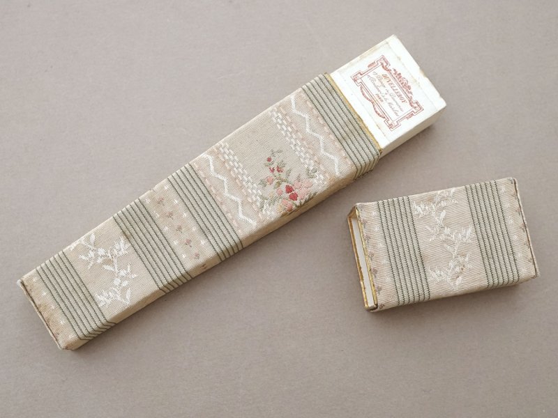 画像2: 19世紀末 アンティーク　メゾン【 DUVELLEROY（デュヴェルロワ）】 のエヴァンタイユ（扇)のシルクボックス 花模様