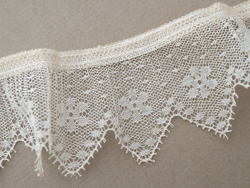 画像3: アンティーク プリーツレース 花模様 オフホワイト 75cm
